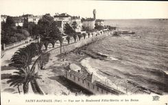 CPA Saint Raphael Vue sur le Boulevard Felix Martin et les Bains