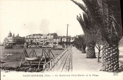 CPA Saint Raphael Le Boulevard Felix Martin et la Plage Bateau