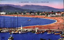CPA Saint Raphael Vue sur le Port et Frejus Plage Bateaux