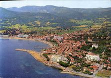 CPM Saint Maxime Sur Mer Vue Generale Au loin la chaine des Maures