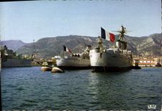 CPM Toulon Navires de guerre dans l'arsenal Bateaux
