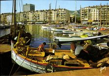 CPM Toulon La Vieille Darse et les Quais de la Sinse et de Stalingrad Bateau 