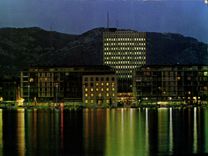 CPM Toulon La nuit sur les quais du port L'hotel de ville 