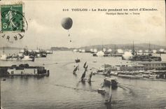 CPA Toulon La Rade Pendant un salut d'Escadre Ballon Bateaux 