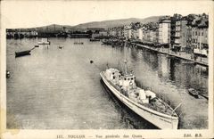 CPA Toulon Vue generale des Quais Bateau