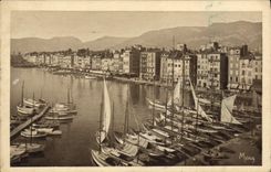 CPA Toulon Le Quai Cronstadt et un coin de la Darse Vieille Bateaux