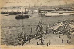 CPA Toulon L'Embarquement des cuisiniers le carre du Port Bateaux