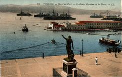 CPA Toulon Carre du Port Le Genie Maritime et la Darse Bateaux