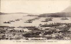 CPA Toulon Vue Generale de la Ville et de la Rade L'escadre Bateaux