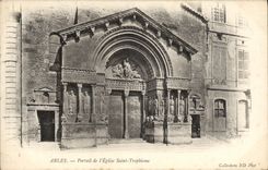 CPA Arles Portail de L'Eglise Saint Trophisme