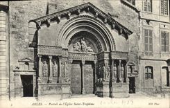 CPA Arles Portail de L'Eglise Saint Trophime