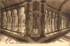 CPA Arles La cathedrale Saint Trophime Le cloitre 