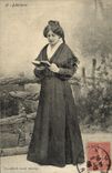 CPA Arles Arlesienne Femme Folklore 