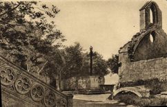 CPA les Baux place de l'eglise et chapelle des penitents