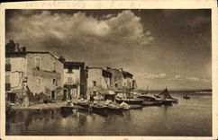 CPA Martigues L'entree du port des pecheurs Bateaux 