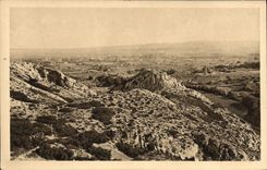 CPA Saint Remy de Provence Le plateau des Antiquites vu des Alpilles