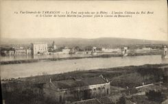 CPA Tarascon Le Pont Suspendu Sur le Rhone L'ancien chateau du roi Rene