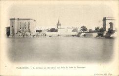 CPA Tarascon Le Chateau du Roi Rene Vue prise du pont de Beaucaire