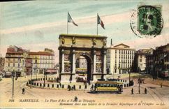 CPA Marseille La Place d'Aix et L'Arc De Triomphe Monument eleve aux Gloires de la Premiere Republique et de l'Empire 