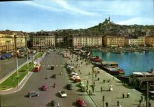 CPM Marseille Le Quai des Belges Au fond Notre Dame de la Garde