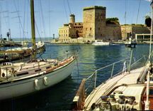 CPM Marseille L'entree du Vieux Port et le Fort St Jean