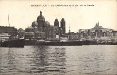 CPA Marseille La Cathedrale et de la Garde Bateaux
