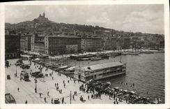 CPA Marseille Le Quai des Belges et ND de la Garde