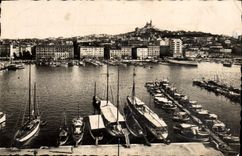 CPM Marseille Le Port et Notre Dame de la Garde Bateaux 