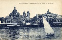 CPA Marseille La Cathedrale et N D de la Garde Bateaux