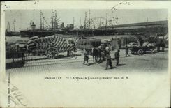 CPA Marseille Le quai d'embarquement des Messageries Maritimes Bateaux