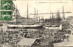 CPA Marseille Un coin du Vieux Port Bateaux