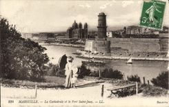 CPA Marseille La Cathedrale et le Fort Saint Jean 