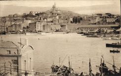 CPA Marseille Vue vers Notre Dame prise de la Grade Jetee