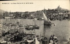 CPA Marseille Le Vieux port et ND de la garde Bateaux 