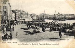CPA Marseille Le quai de la fraternite Cote des Augustins Bateaux 