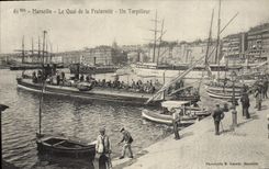 CPA Marseille Le quai de la fraternite Un torpilleur Bateau 