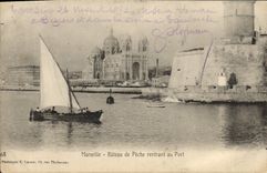 CPA Marseille Bateau de peche rentrant au port Bateau 