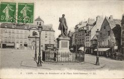 CPA Caen La Statue de Beaumont et la Place Saint Sauveur