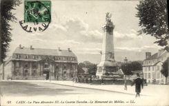 CPA Caen La Place Alexandre III Caserne Hamelin et monument des Mobiles Militaria