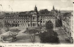 CPA Caen La Place de la Republique et l'Hotel de Ville
