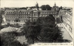 CPA Caen La Place de la Republique et l'Hotel de Ville