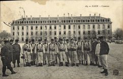 Cuarteles de Caen Militaria de la POSTAL de la VENDIMIA