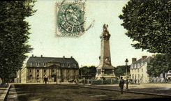 CPA Caen Place Alexandre III Le monument des Mobiles 