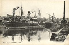 CPA Caen Le Port Bateaux