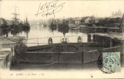 CPA Caen Le Port Bateaux Ecluses