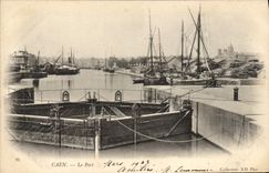 CPA Caen Le Port Bateaux