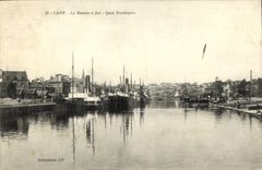 POSTAL Caen de la VENDIMIA los barcos de Quay Vendeuvre del muelle mojado