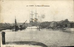CPA Caen Le Bassin du Commerce Bateau 