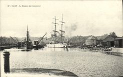 CPA Caen Le Bassin du Commerce Bateau 