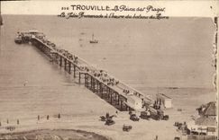 Reina de Trouville de la POSTAL de la VENDIMIA de las playas la caminata del embarcadero por la hora del barco de Le Havre